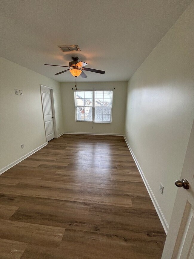 Building Photo - 1804 Riverbirch Ln