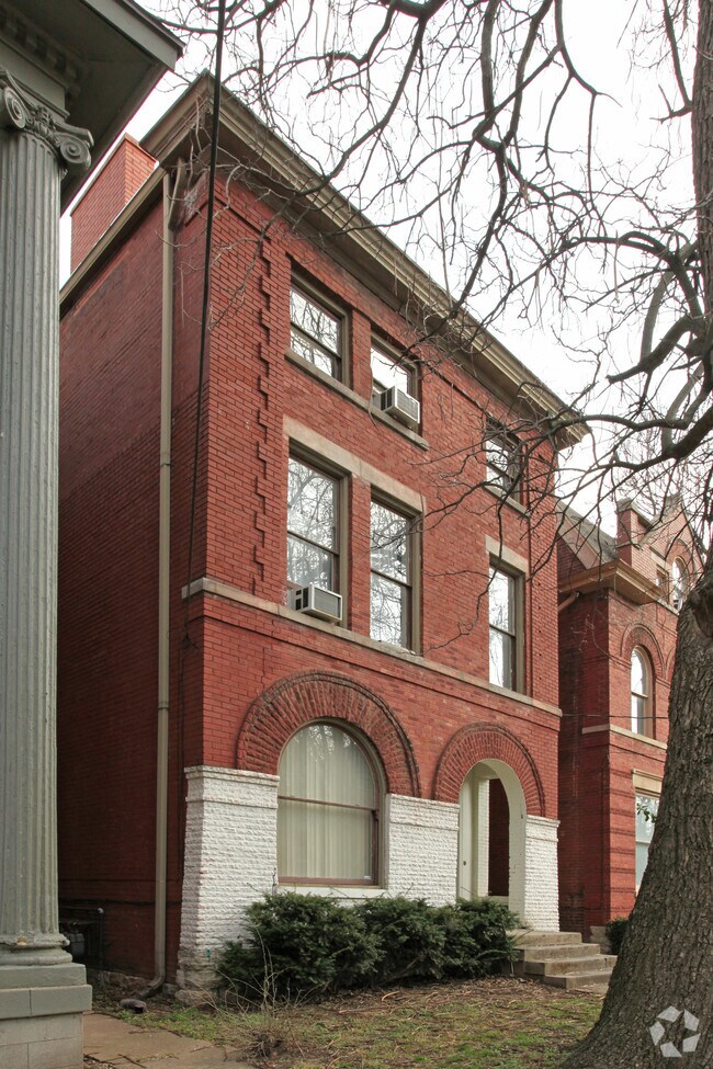 Building Photo - 111 W Burnett Ave