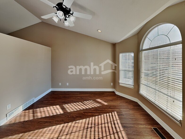 Building Photo - 934 E 490 N