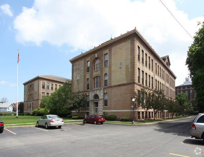 Primary Photo - East Court Apartments