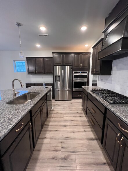 Building Photo - 1126 Carlisle Pl