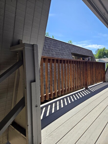 Brand new deck - 2751 Leisure Dr