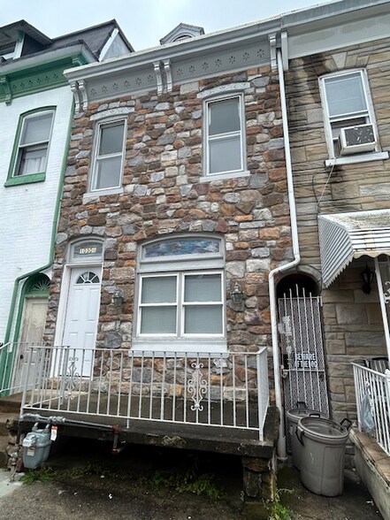 Building Photo - 1030A Elm St