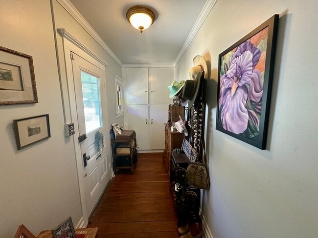 Building Photo - Completely Remodeled, Charming Victorian i...