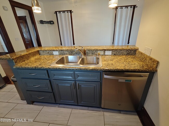 Building Photo - 1250 N Liberty St