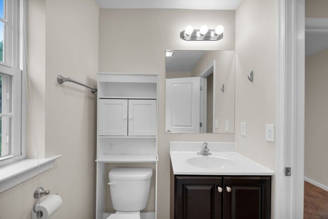 Building Photo - Modern 3-Bed Townhome on Quiet Cul-de-Sac ...