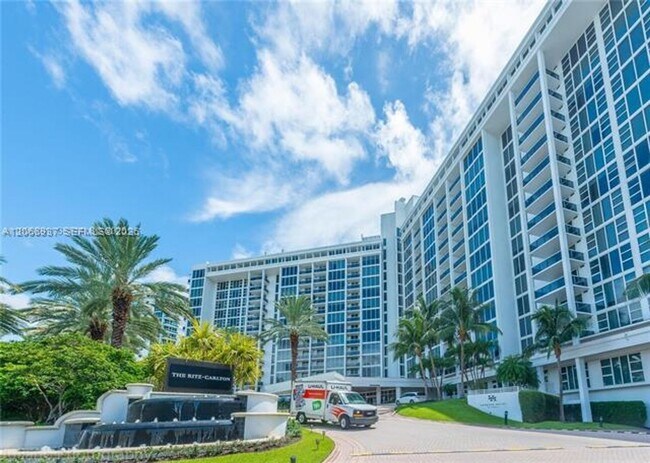 Building Photo - 10275 Collins Ave