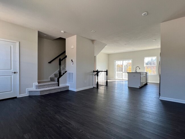 Building Photo - 67 Hewstone Ct