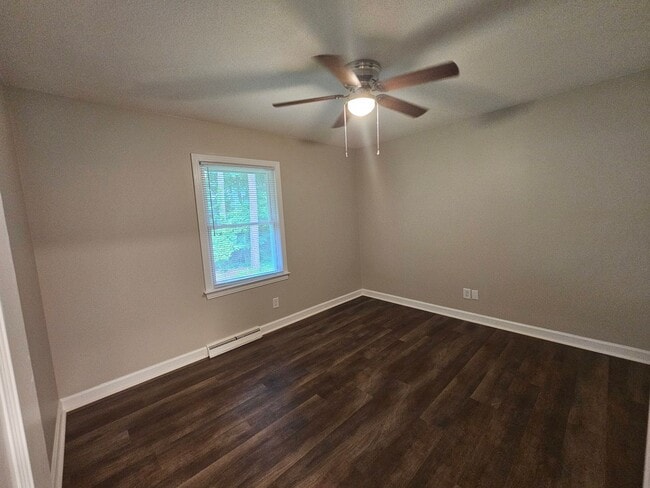 Building Photo - NEW LISTING!!!!!