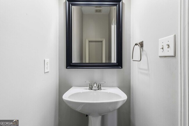 Building Photo - 825 Somerset Vale Dr