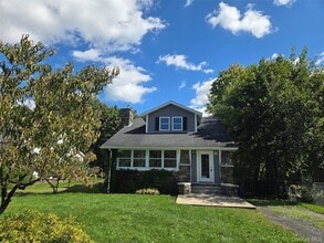 Building Photo - 300 Lakeside Rd