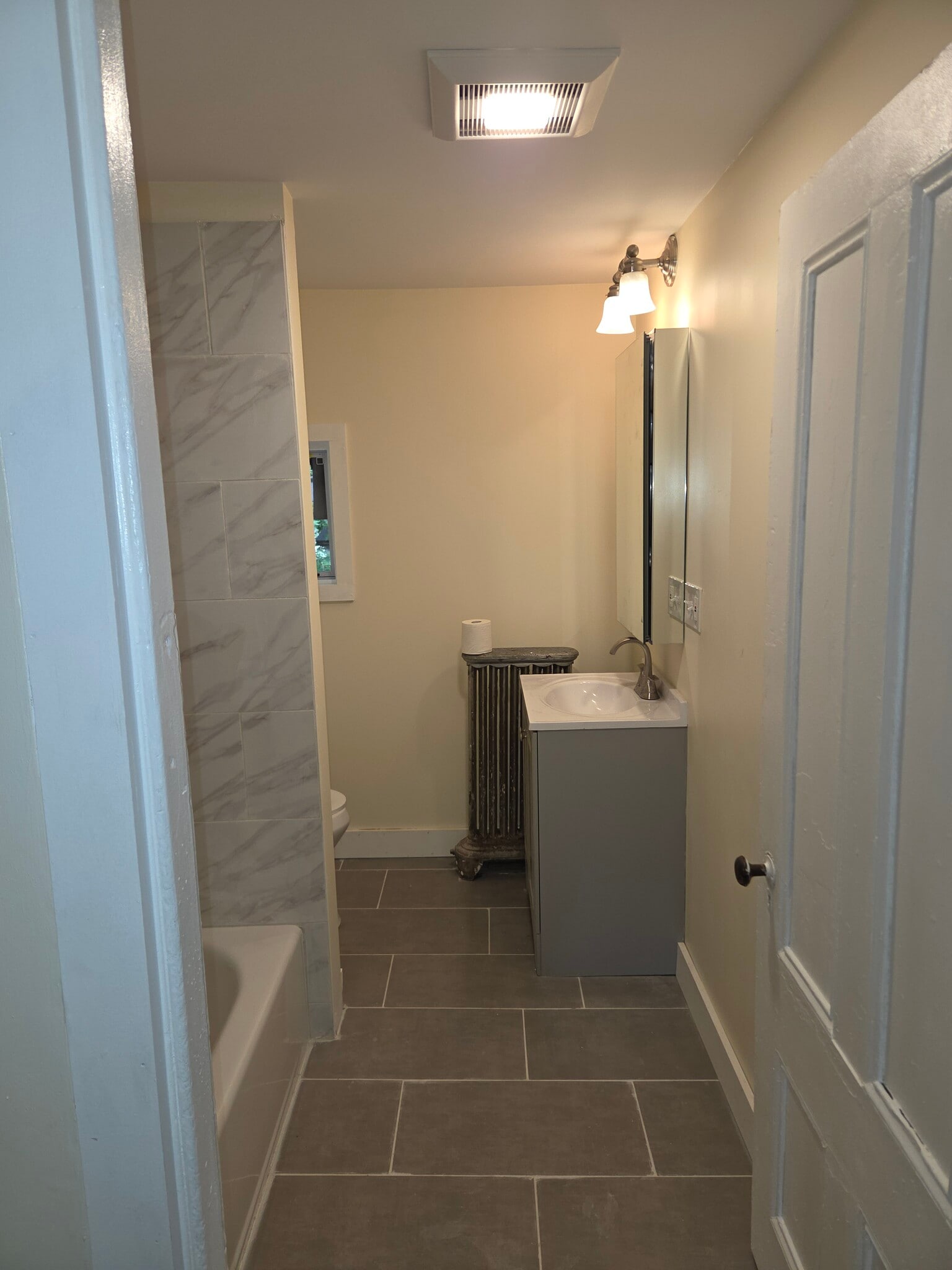 2nd floor bathroom - 20 Chilcott Pl