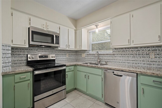 Building Photo - 12143 Stone W Dr