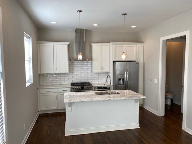 Building Photo - East Nashville with Roof-top Deck and 2 car garage!!