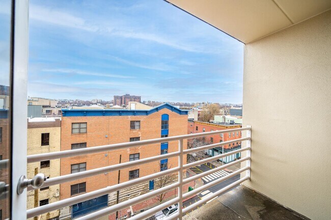 Building Photo - 463 1st St