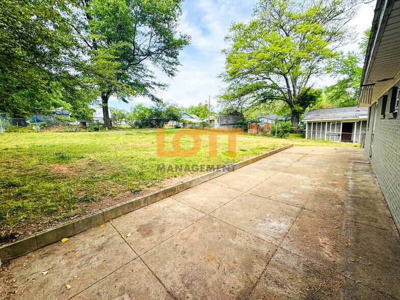 Building Photo - 323 Welcome Ave