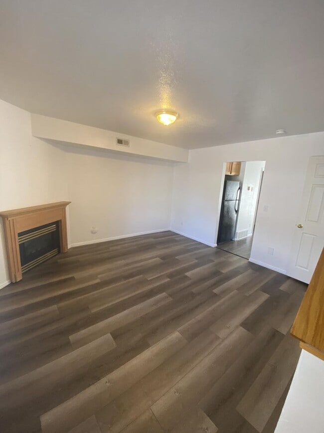 Building Photo - 295 W 600 N