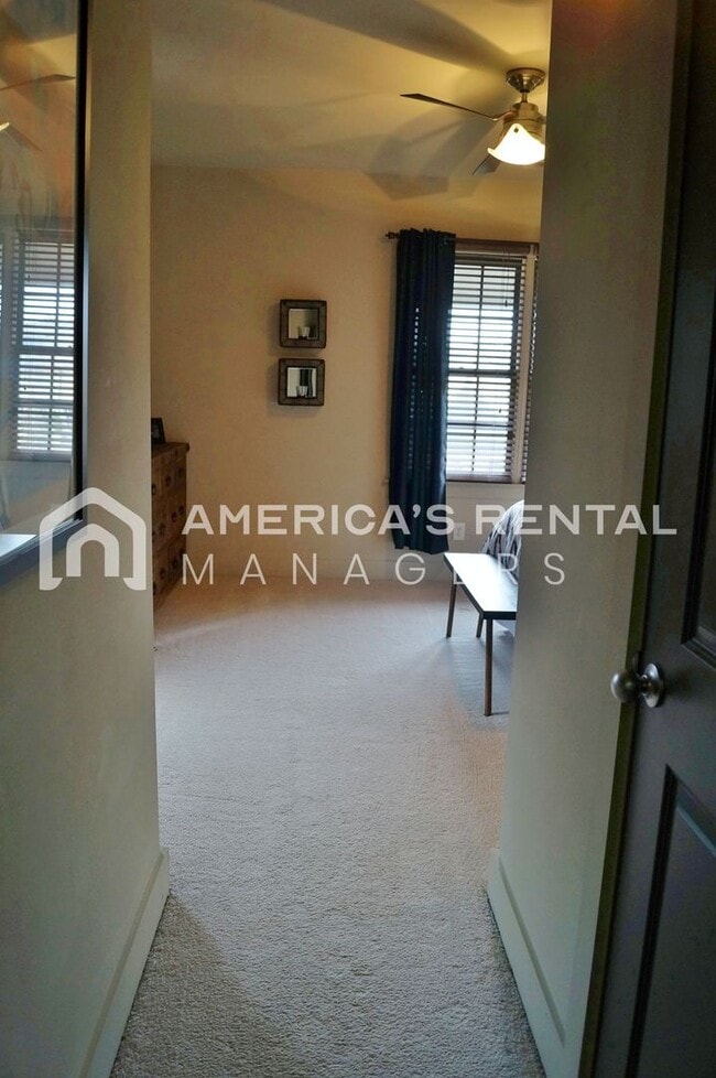 Building Photo - DEPOSIT PENDING! Beautiful Loft Style Town...
