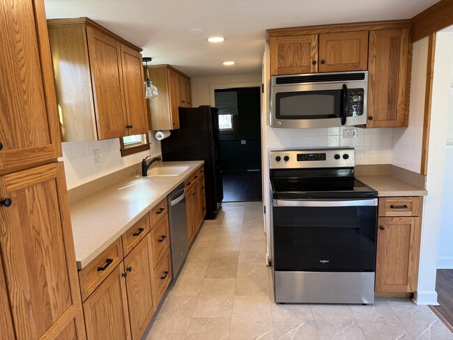 Building Photo - 4700 Teonia Woods Dr