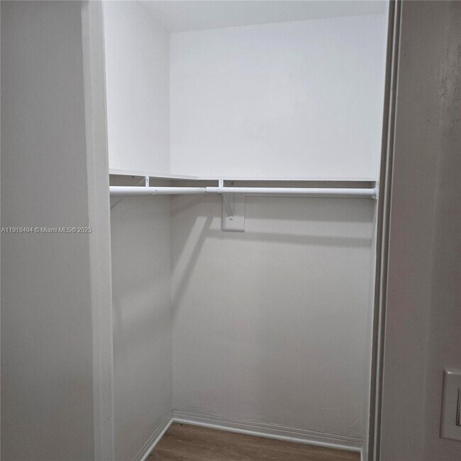 Building Photo - 122 Northwest Blvd