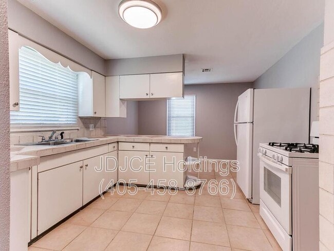 Building Photo - 513 E Northrup Dr