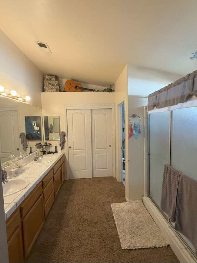 Building Photo - Delightful Home In Rosedale!