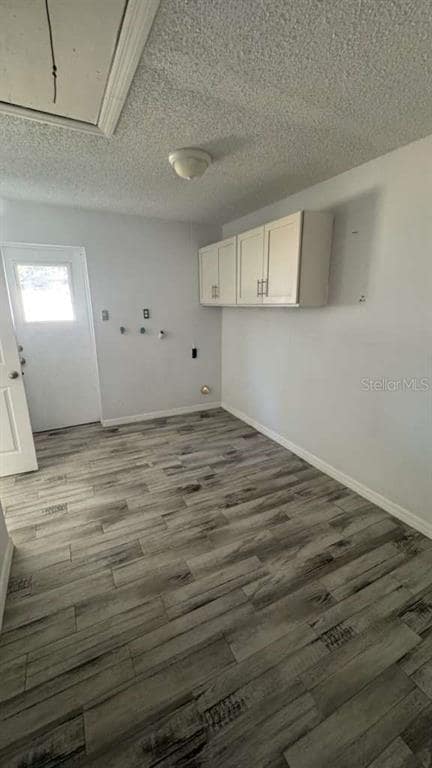 Building Photo - 545 Oak Dr