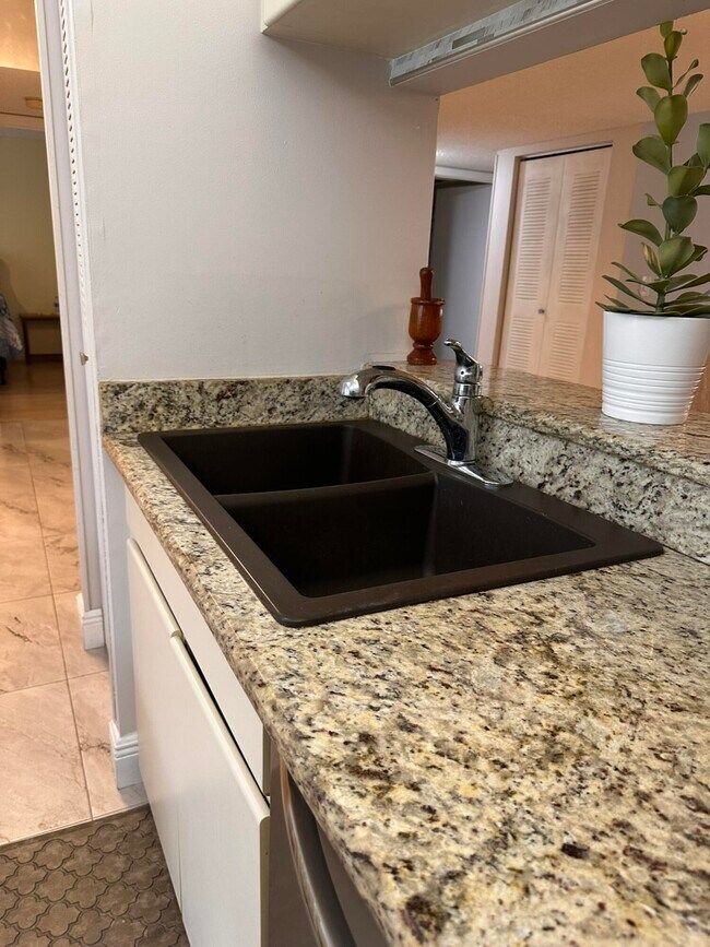 Building Photo - 6698 10th Ave N