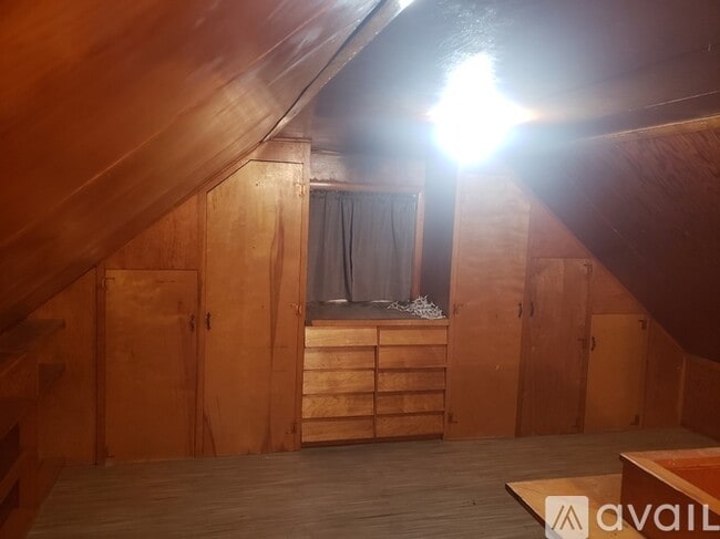 Building Photo - 225 S Bailey St