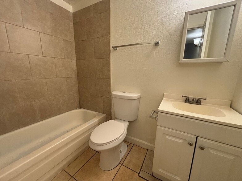 Building Photo - 1 E Navajo Rd