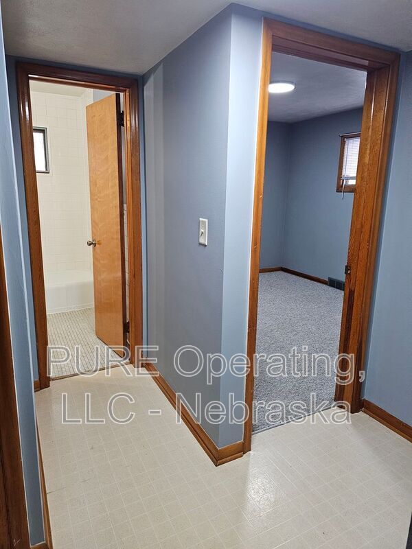 Building Photo - 2205 Lindyview Rd