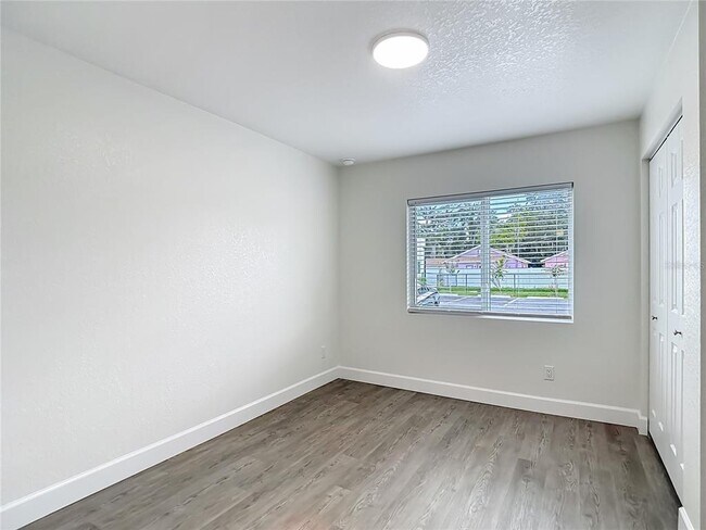 Building Photo - 326 S Grosse Ave