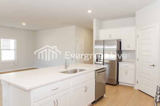 Building Photo - 14717 Mountain Strm Dr