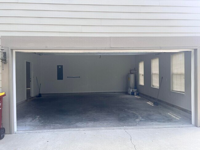 Building Photo - 411 Serene Ct