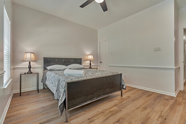 Building Photo - 10 E Sterling Pond Cir