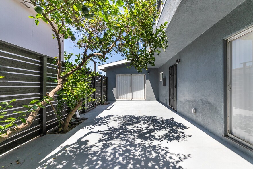 Building Photo - 11126 Crenshaw Blvd