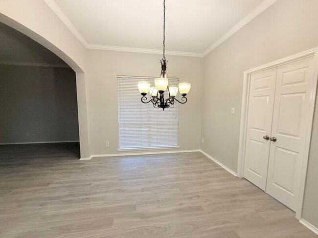 Building Photo - 2405 Hopkins Dr