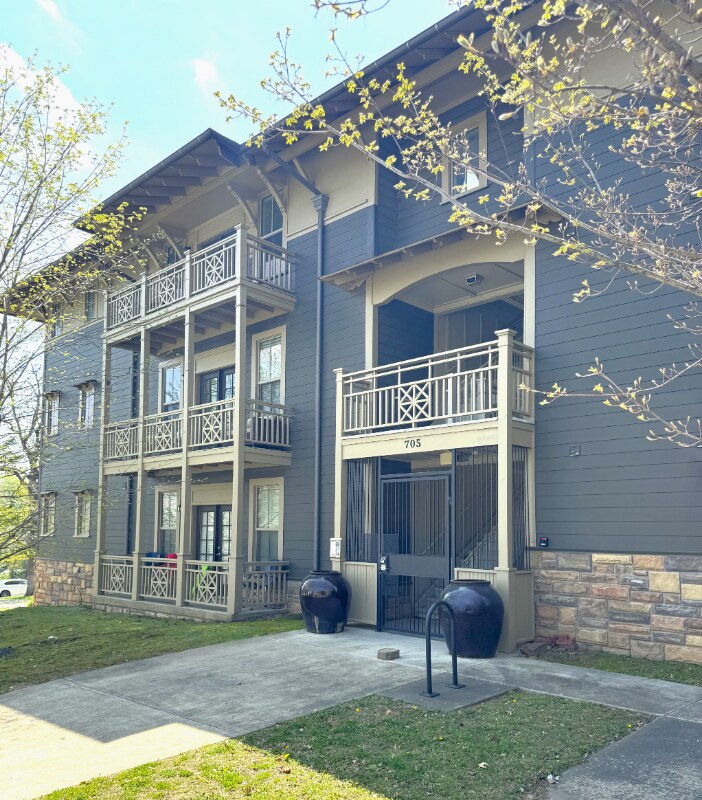 Building Photo - 705 W Douglas St