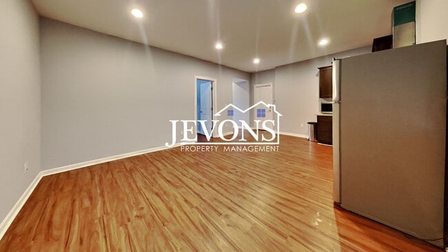 Building Photo - Discover this charming ADU near Golden Gardens Park and entertainment!