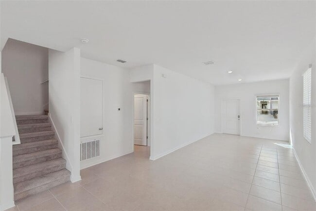 Building Photo - 2653 Skyline Lp