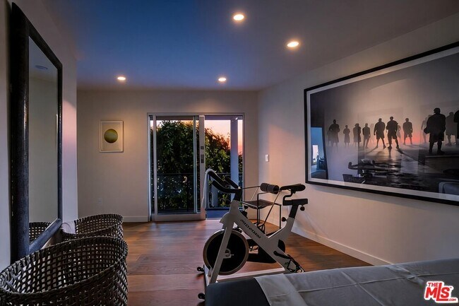 Building Photo - 9270 Kinglet Dr