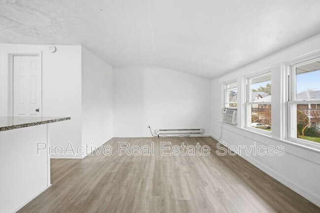 Building Photo - 244 W 32nd St