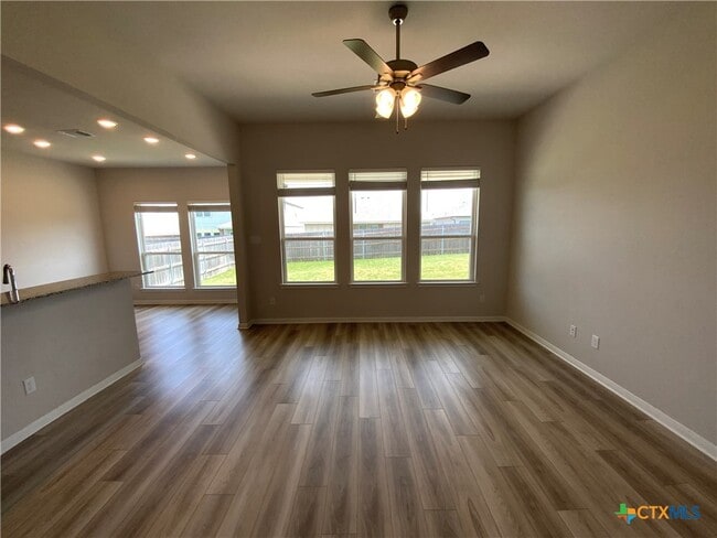 Building Photo - 2212 Clove Ct