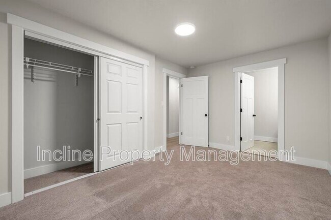Building Photo - 450 Scenic Dr