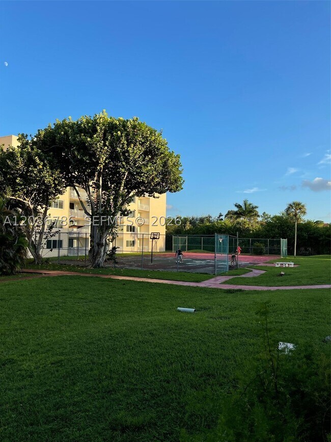 Building Photo - 6950 Miami Gardens Dr