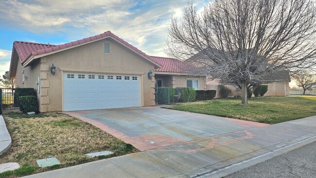 Building Photo - PRICE REDUCED! SPECIAL OFFER! Parkway Village Beauty - 3 Bed + 3 Bth!