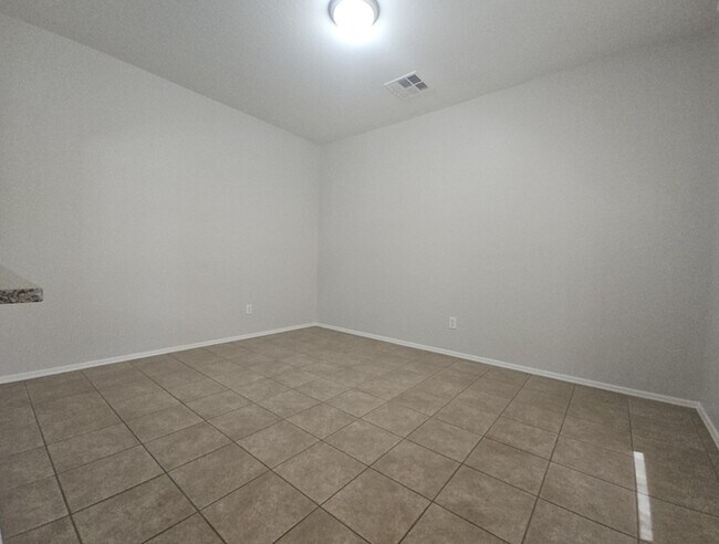 Building Photo - MOVE-IN READY HOME IN COOLEY STATION!