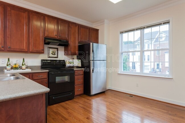 Building Photo - 6909 Stratford Townes Way