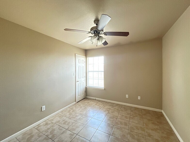 Building Photo - 1109 Powder River Dr