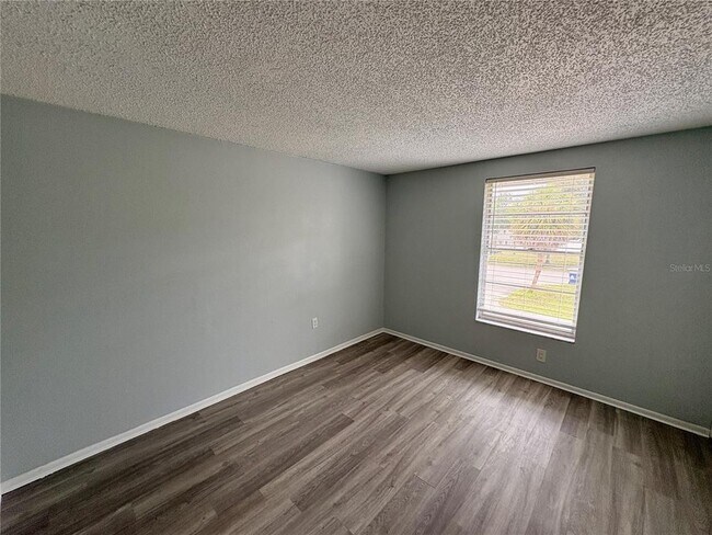 Building Photo - 408 57th Ave Dr E
